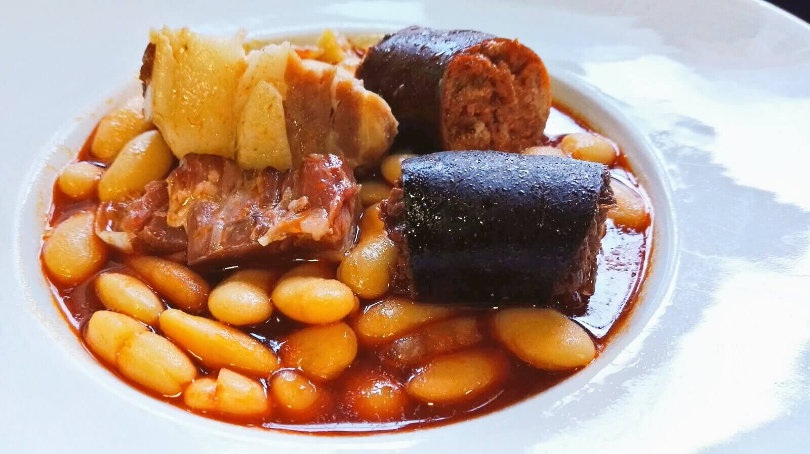 Fabada asturiana Fabada asturiana en Oviedo